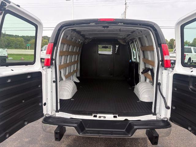 Used 2025 Chevrolet Express 2500 w/ Driver Convenience Package RWD image 15