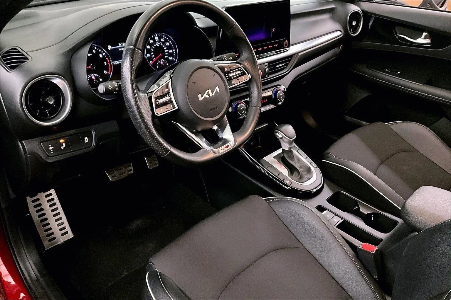 Used 2024 Kia Forte GT-Line image 12