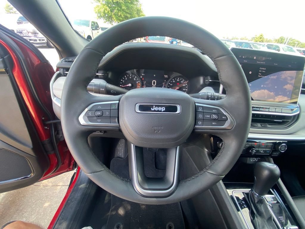 Used 2025 Jeep Compass Limited AWD/4WD image 13