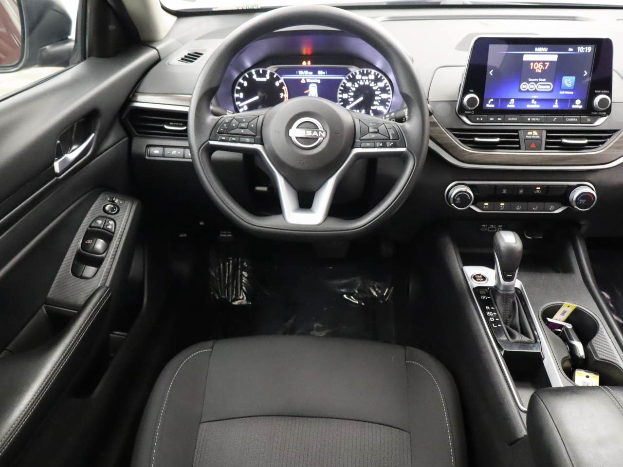 Used 2025 Nissan Altima 2.5 SV FWD image 14