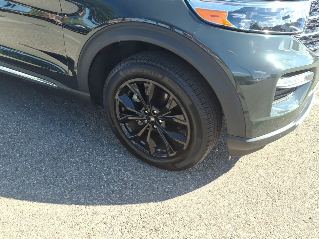 Certified 2024 Ford Explorer XLT w/ Equipment Group 202A AWD/4WD image 5