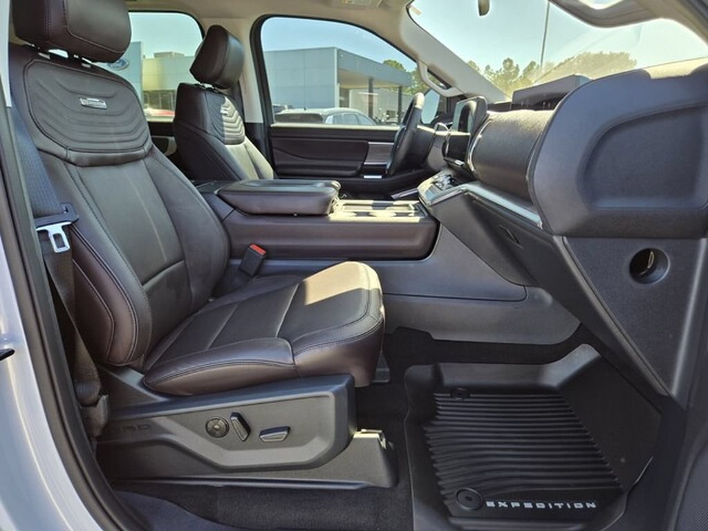 Certified 2025 Ford Expedition Platinum w/ Platinum Ultimate Package AWD/4WD image 22