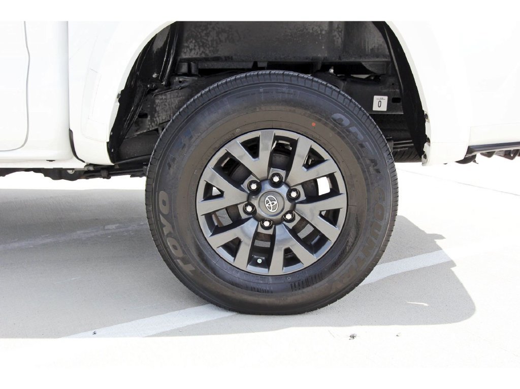 Used 2022 Toyota Tacoma SR5 RWD image 32