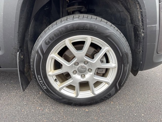 Used 2020 Jeep Renegade Latitude w/ Cold Weather Group image 10