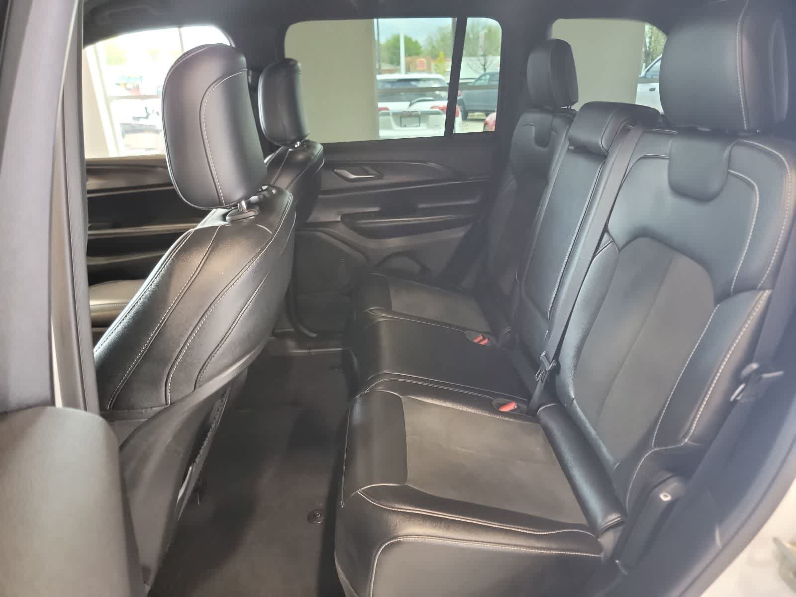 Used 2023 Jeep Grand Cherokee Altitude AWD/4WD image 29