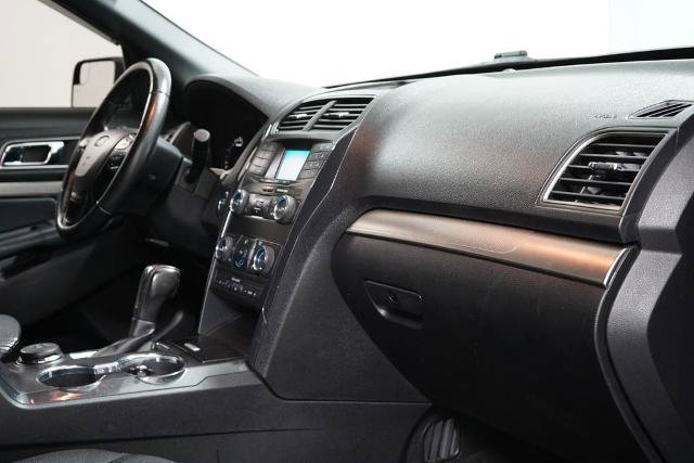 Certified 2018 Ford Explorer XLT AWD/4WD image 32