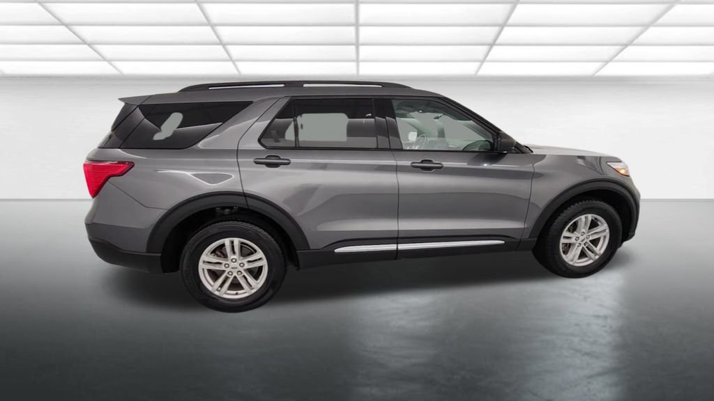 Certified 2024 Ford Explorer XLT w/ Equipment Group 202A AWD/4WD image 9