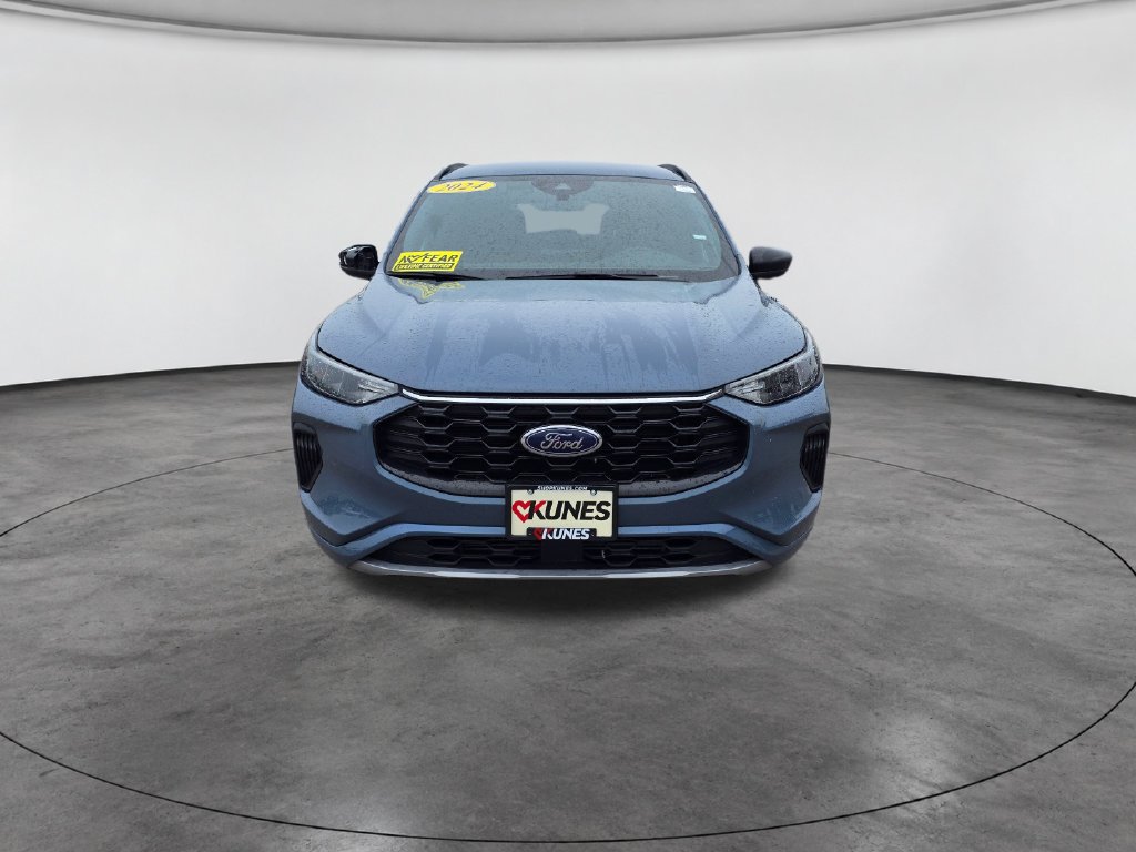Certified 2024 Ford Escape ST-Line AWD/4WD image 2