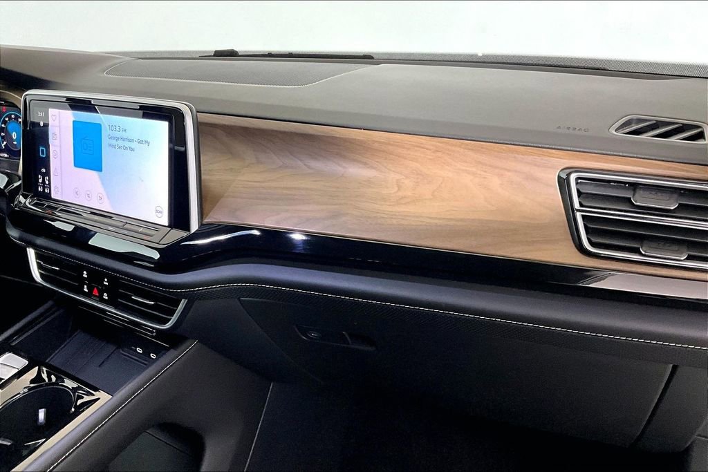 Used 2025 Volkswagen Atlas SE FWD image 12
