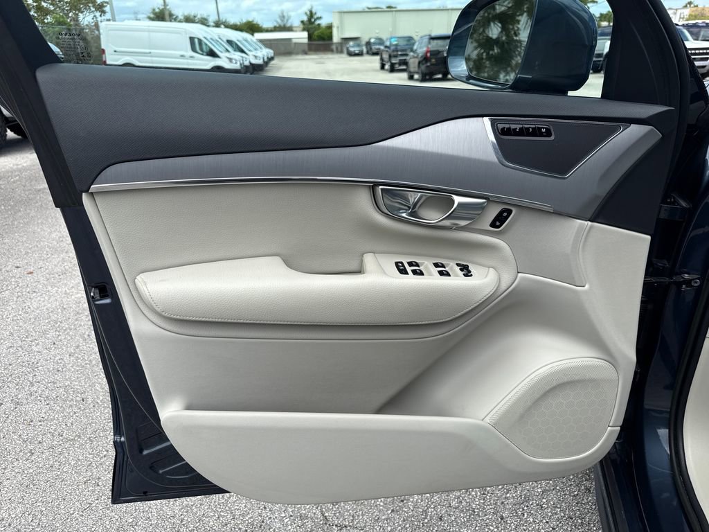 Used 2022 Volvo XC90 T5 Momentum w/ Protection Package Premier image 13