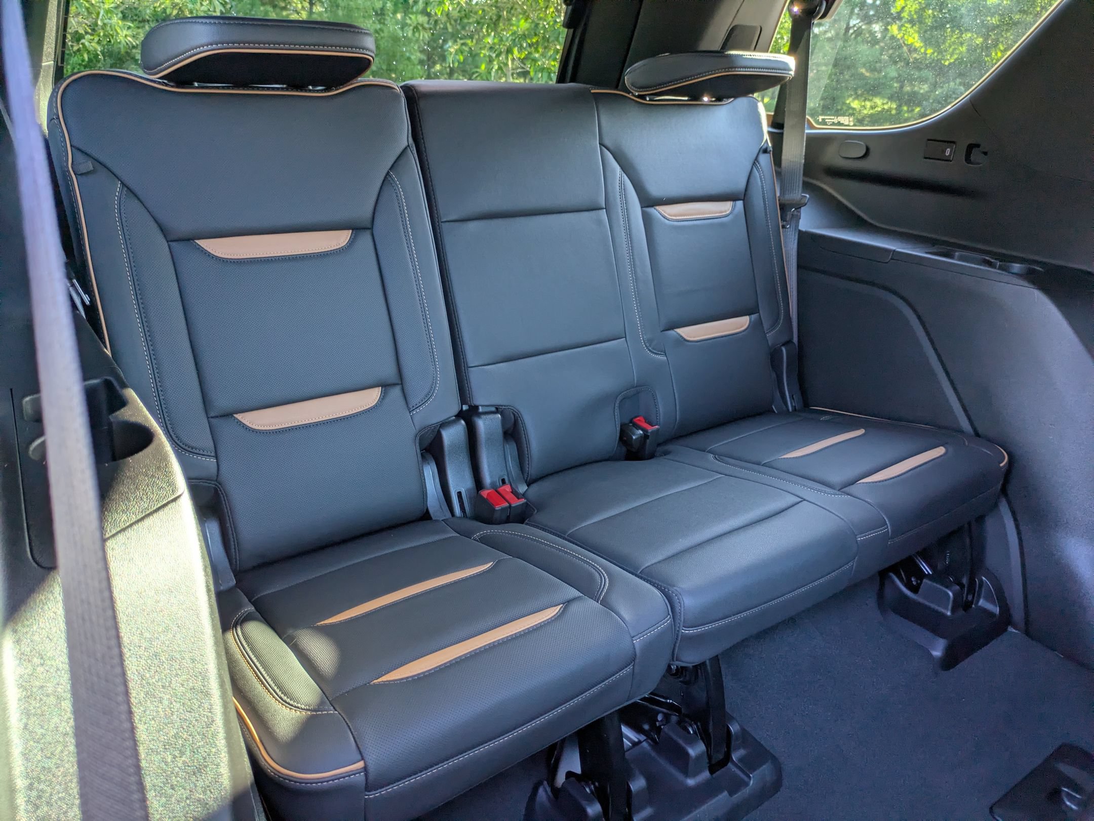 Used 2024 GMC Yukon AT4 w/ Technology Package AWD/4WD image 35