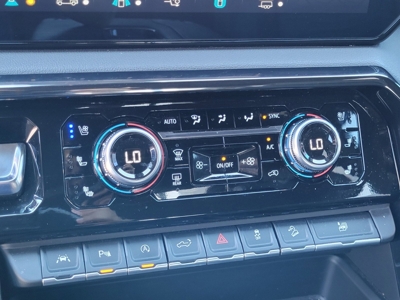 Used 2022 GMC Sierra 1500 AT4 w/ AT4 Premium Package image 23