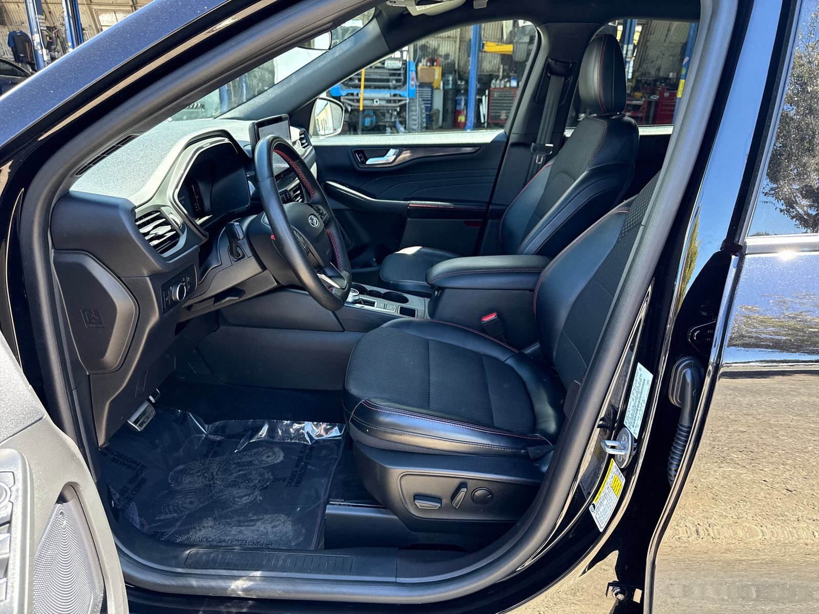 Certified 2023 Ford Escape ST-Line w/ Tech Pack #1 AWD/4WD image 9