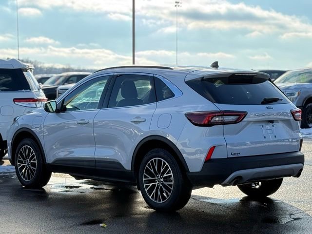 Certified 2025 Ford Escape SE image 42