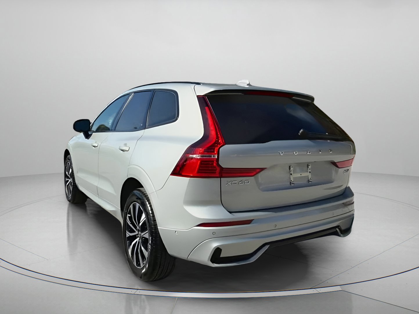 Used 2025 Volvo XC60 B5 Plus image 15