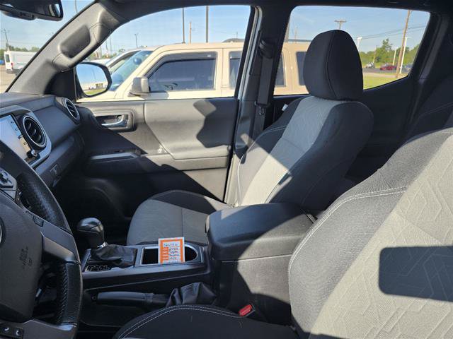 Used 2022 Toyota Tacoma TRD Off-Road w/ Technology Package AWD/4WD image 10
