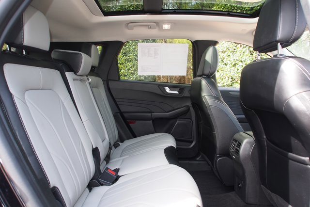 Certified 2025 Ford Escape SE w/ PHEV Premium Package image 13