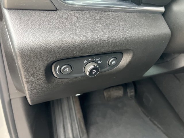 Used 2021 Chevrolet Traverse LT image 9