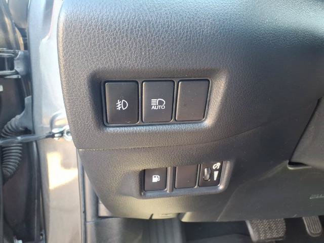 Used 2019 Toyota C-HR Limited FWD image 17