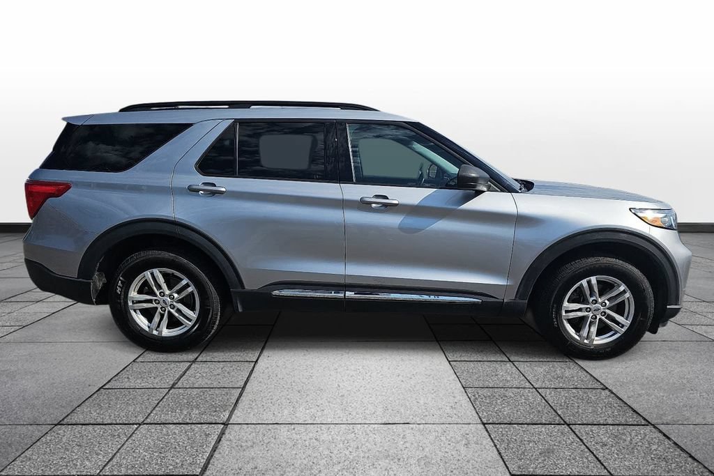 Certified 2023 Ford Explorer XLT w/ Equipment Group 202A AWD/4WD image 4