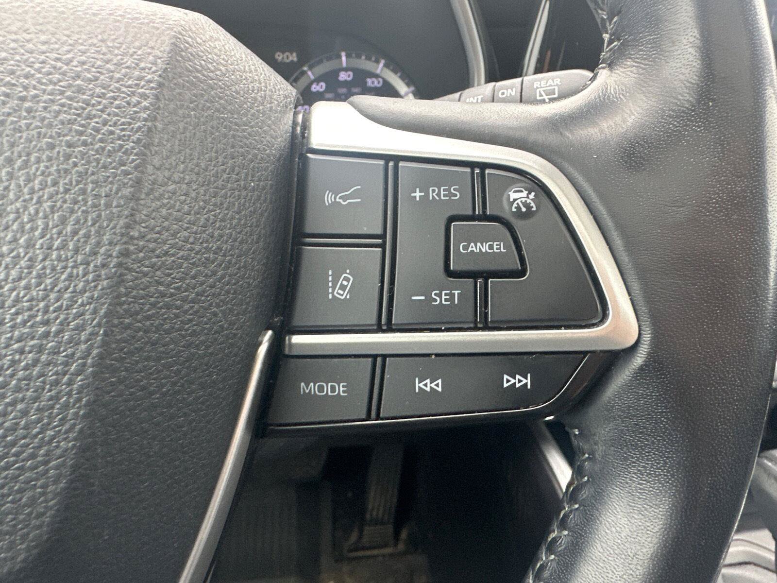 Used 2022 Toyota Highlander XLE AWD/4WD image 20