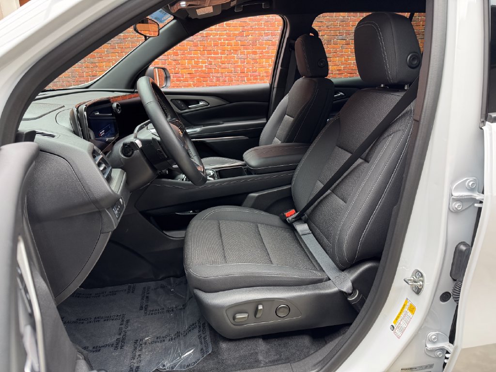Used 2026 Chevrolet Traverse LT FWD image 25