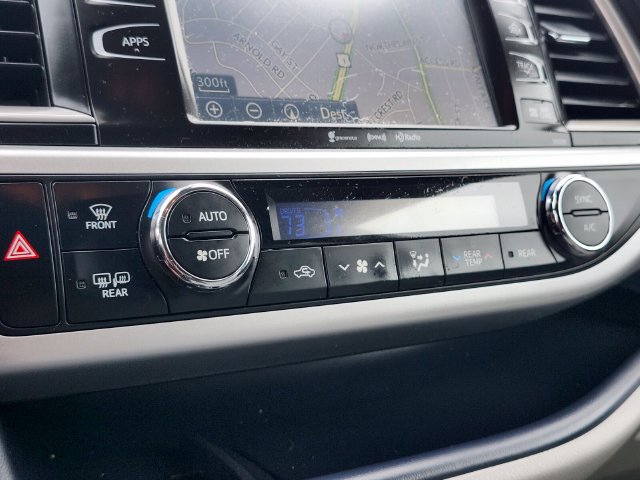 Used 2019 Toyota Highlander XLE AWD/4WD image 24