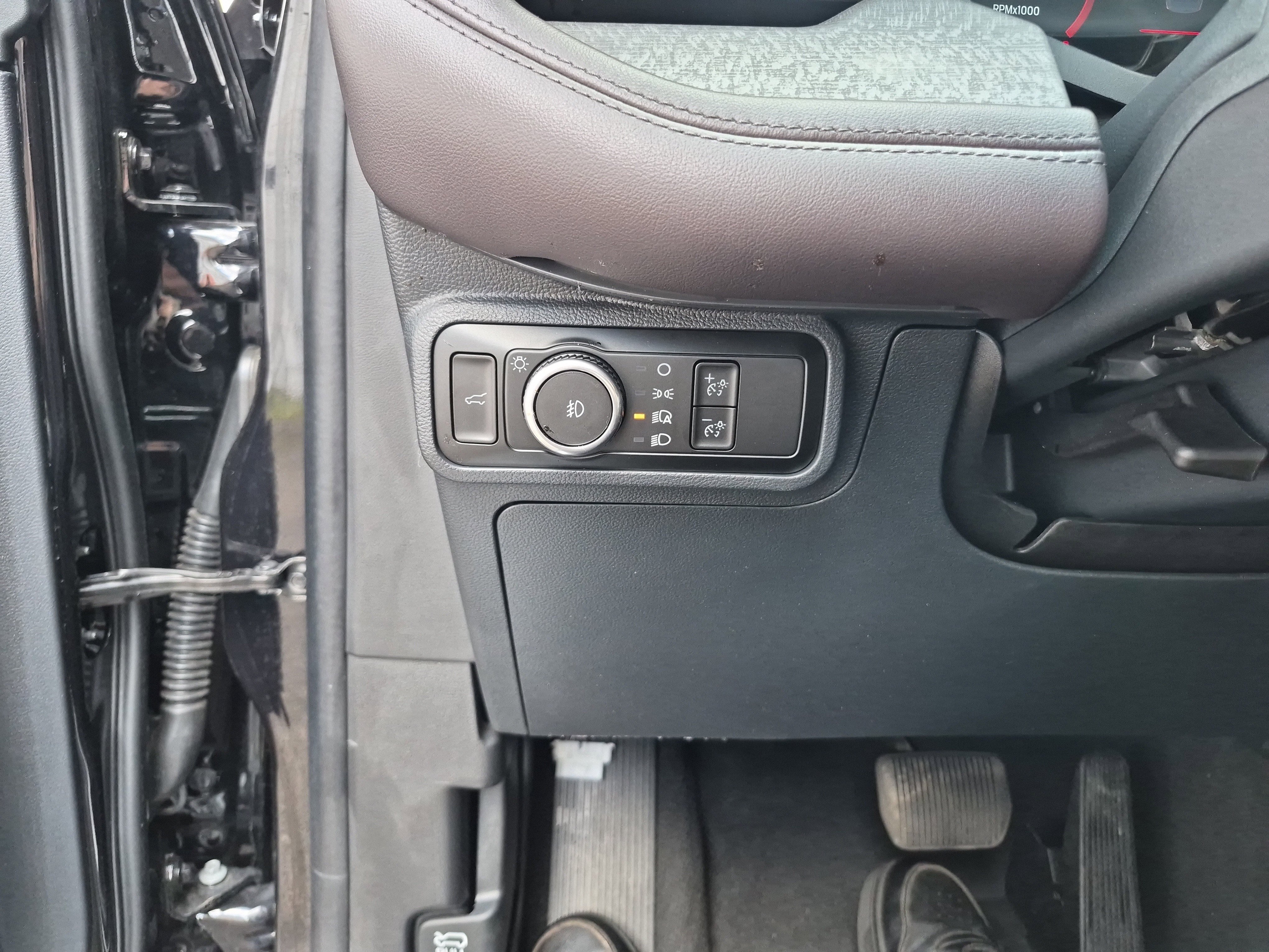 Certified 2025 Ford Explorer Platinum image 23