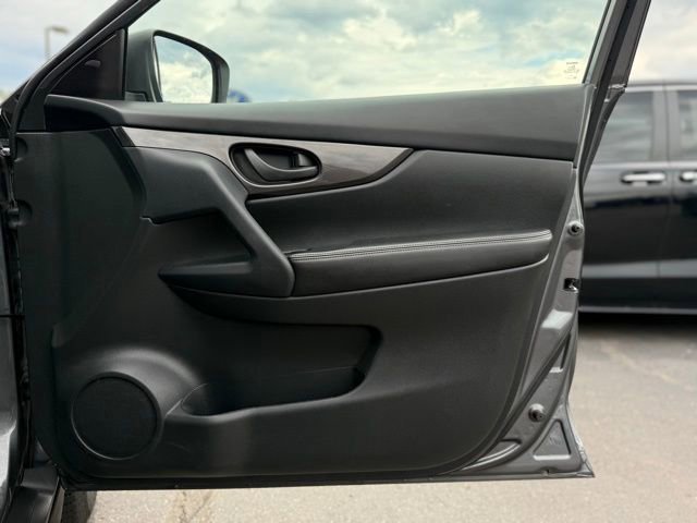 Used 2019 Nissan Rogue S image 28