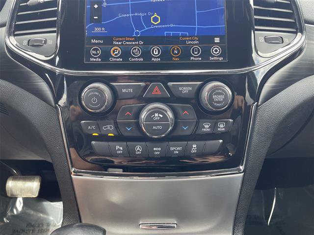 Used 2021 Jeep Grand Cherokee Laredo AWD/4WD image 26