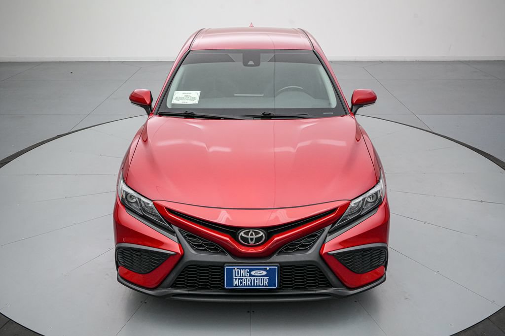 Used 2021 Toyota Camry SE w/ Cold Weather Package FWD image 9