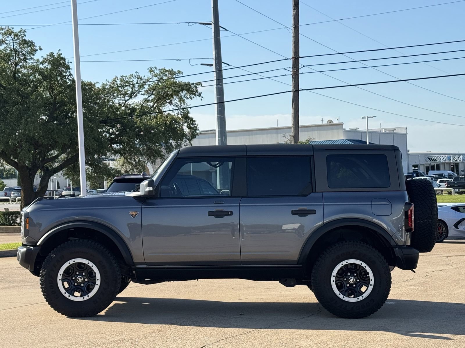 Certified 2023 Ford Bronco Badlands w/ Sasquatch Package AWD/4WD image 7