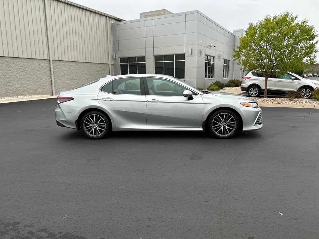 Used 2021 Toyota Camry XLE w/ Navigation Package FWD image 6