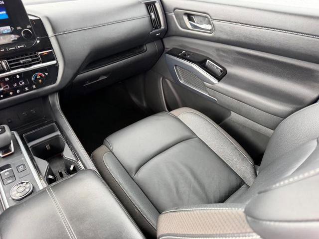 Used 2025 Nissan Pathfinder SL AWD/4WD image 20