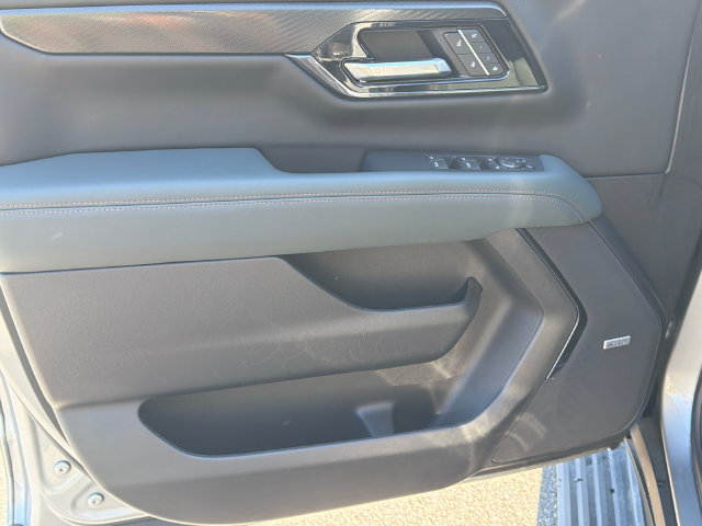 Used 2025 GMC Yukon AT4 w/ AT4 Premium Package AWD/4WD image 12