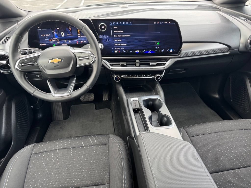 Used 2025 Chevrolet Equinox EV LT w/ Comfort Package FWD image 27