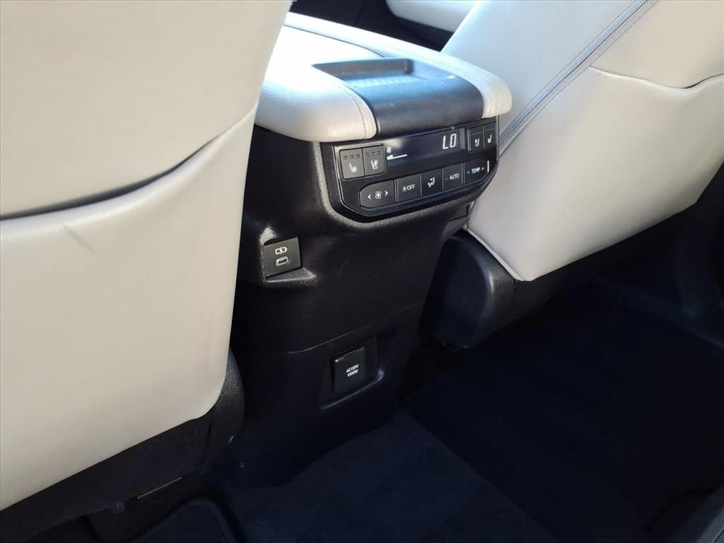 Used 2024 Toyota Grand Highlander AWD Hybrid image 16