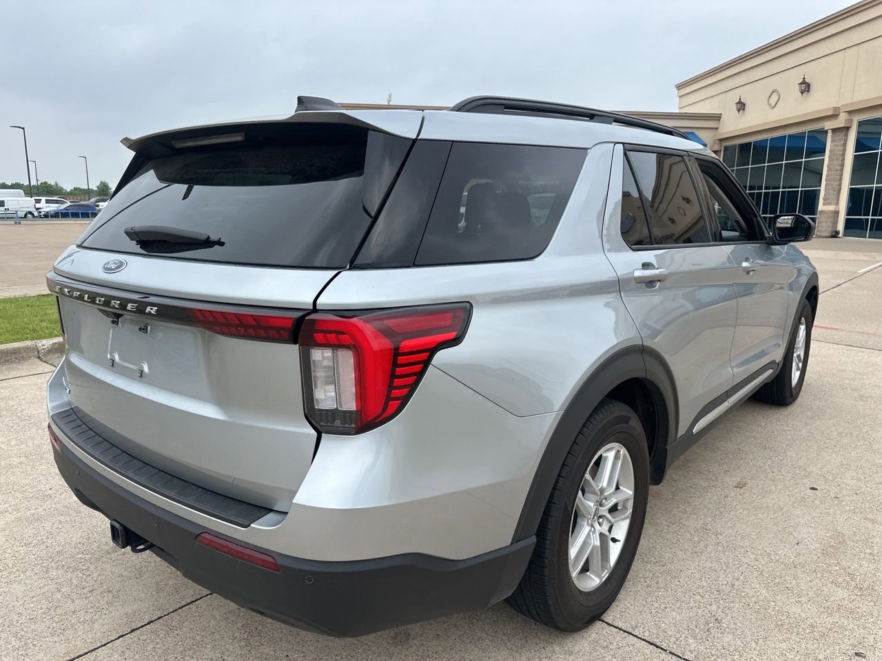 Certified 2025 Ford Explorer Active RWD image 5