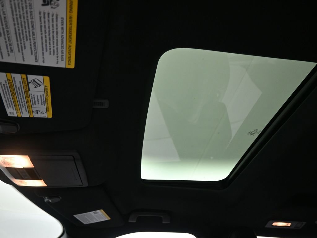 Certified 2017 Ford Explorer XLT w/ Equipment Group 202A image 18