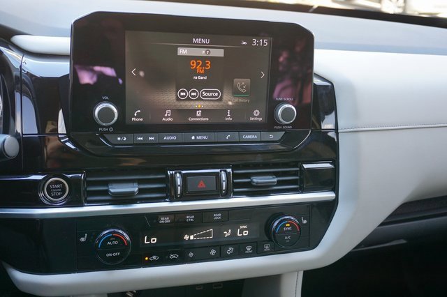 Used 2022 Nissan Pathfinder SV image 4