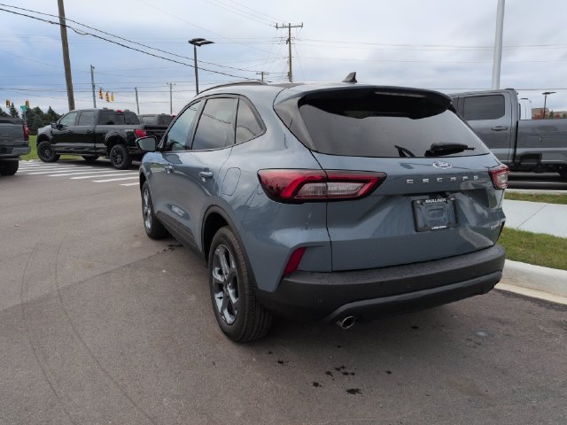 Certified 2025 Ford Escape ST-Line Select w/ Tech Pack #1 AWD/4WD image 3