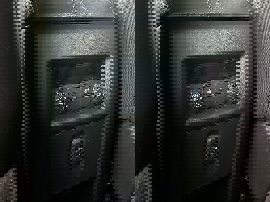 Used 2023 Chevrolet Traverse LT w/ Midnight/Sport Edition image 16