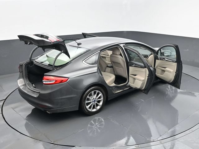 Certified 2017 Ford Fusion SE FWD image 29