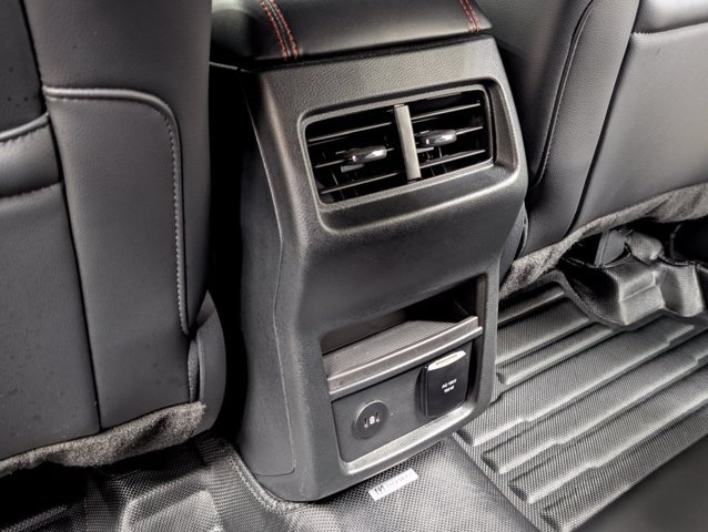 Certified 2024 Ford Edge ST-Line AWD/4WD image 16