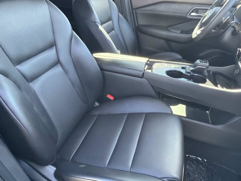 Used 2021 Nissan Rogue SV w/ Premium Package FWD image 25