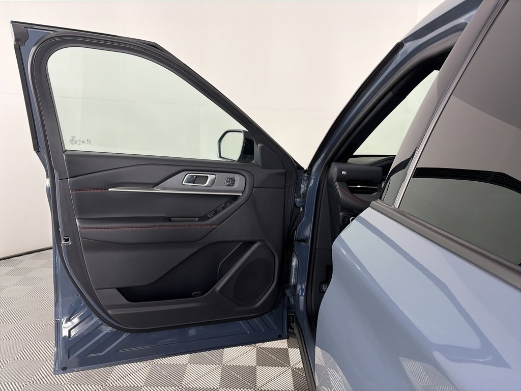 Certified 2025 Ford Explorer ST-Line w/ Premium Package image 10