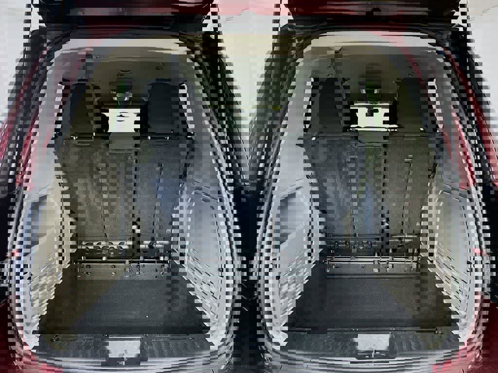 Used 2018 Dodge Grand Caravan SE w/ UConnect Hands-Free Group image 21