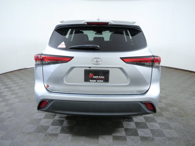 Used 2021 Toyota Highlander LE AWD/4WD image 5