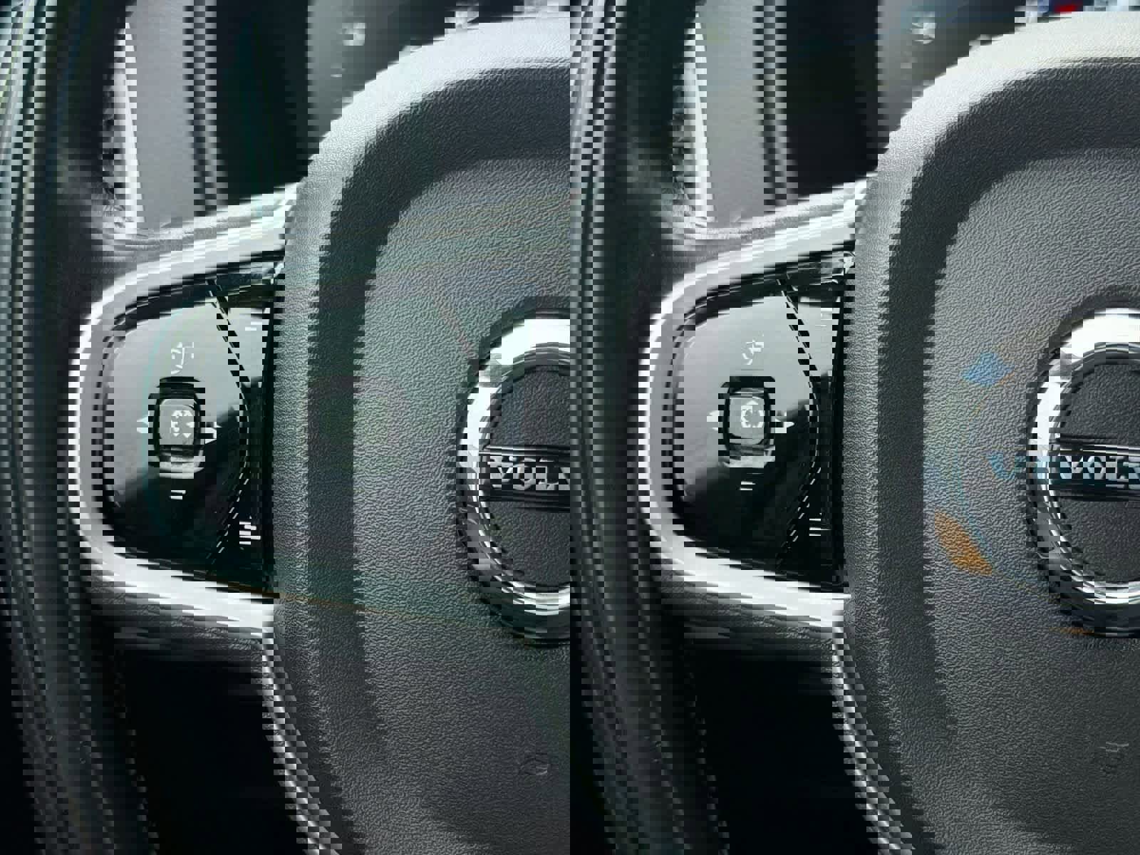 Used 2018 Volvo XC90 T6 Momentum w/ Convenience Package image 25