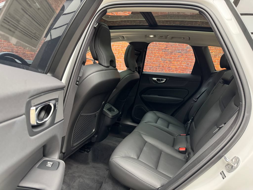 Used 2025 Volvo XC60 B5 Plus AWD/4WD image 24